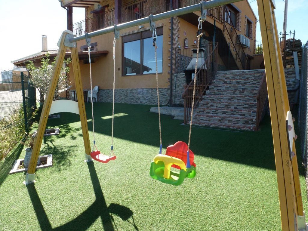 Casa Rural con SPA Mirador de la Covatilla en Guijo de Ávila - Jardín
