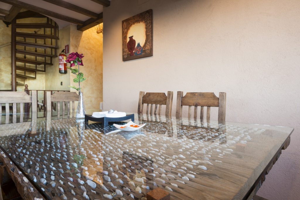 Casa Rural con SPA Mirador de la Covatilla en Guijo de Ávila - Mesa Trillo